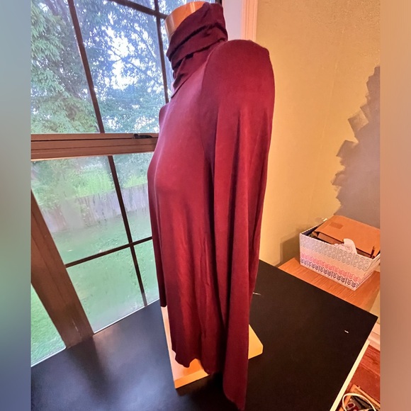 Three Dots Merlot thin turtleneck Size Medium - Picture 2 of 12